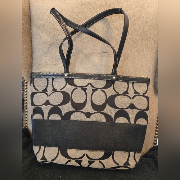 Coach Signature Jacquard Stripe Black Shoulder Handbag - Picture 2 of 5